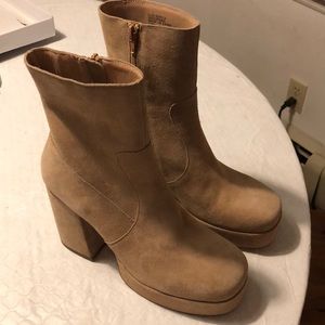 Top shop Hogan Boots - color sand. Size 9.5 but runs a little small. Never worn